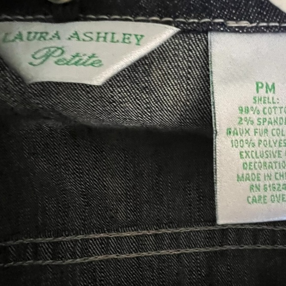 Laura Ashley Jean Denim Jacket with Removable Fur Collar Size Medium NWOT - Picture 4 of 7